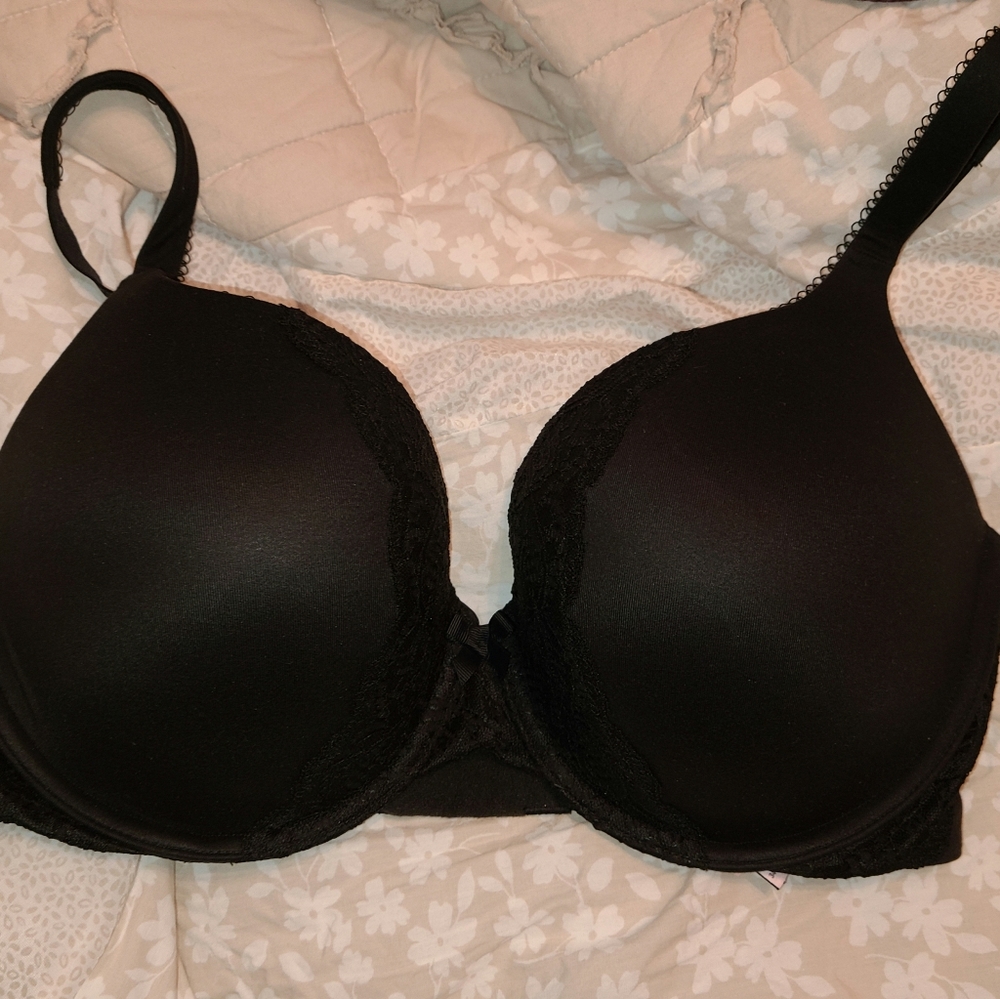 Victoria's Secret body by Victoria bra 34 DDD
